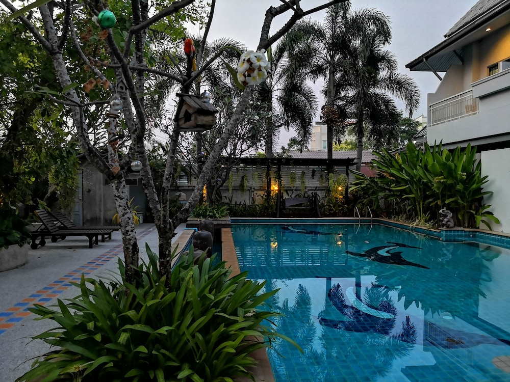 Baan Suksiri Hotel 31/36