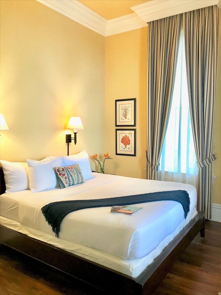 DELUXE, KING BED, BEACH VIEW, ACCESSIBLE