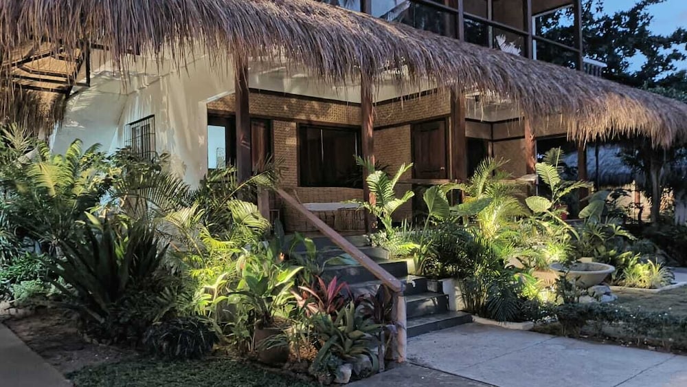 Las Cabanas Beach Resort 2/65