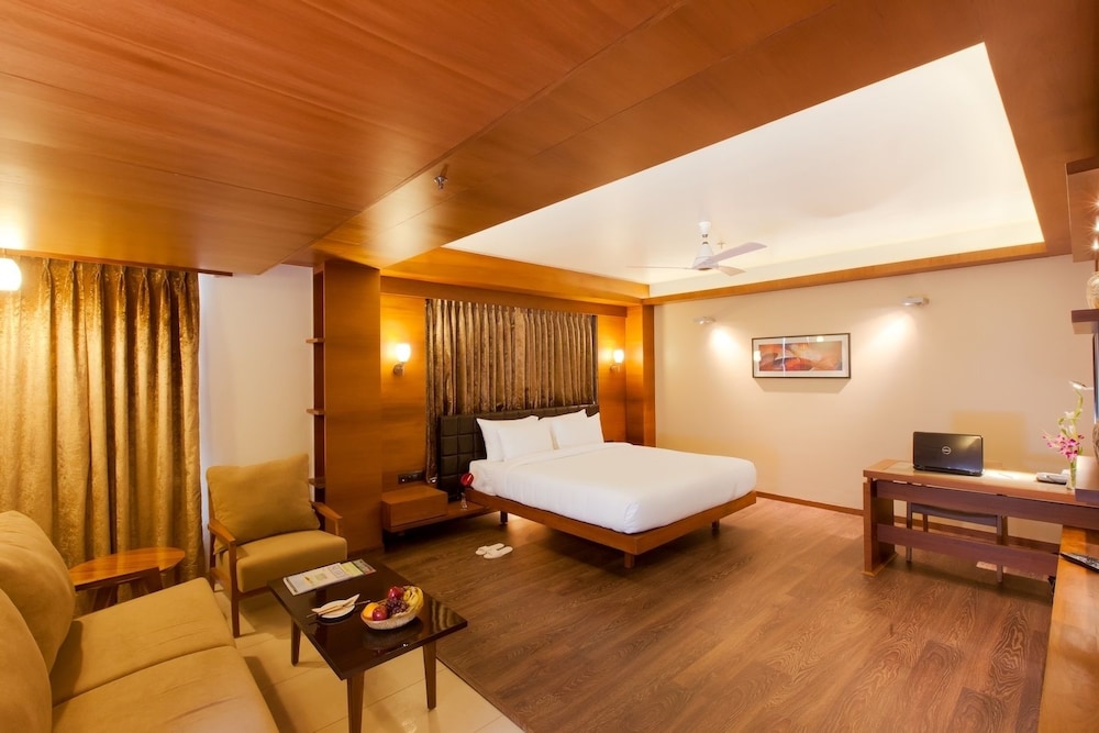 Hotel Cosmopolitan Ahmedabad 33/62
