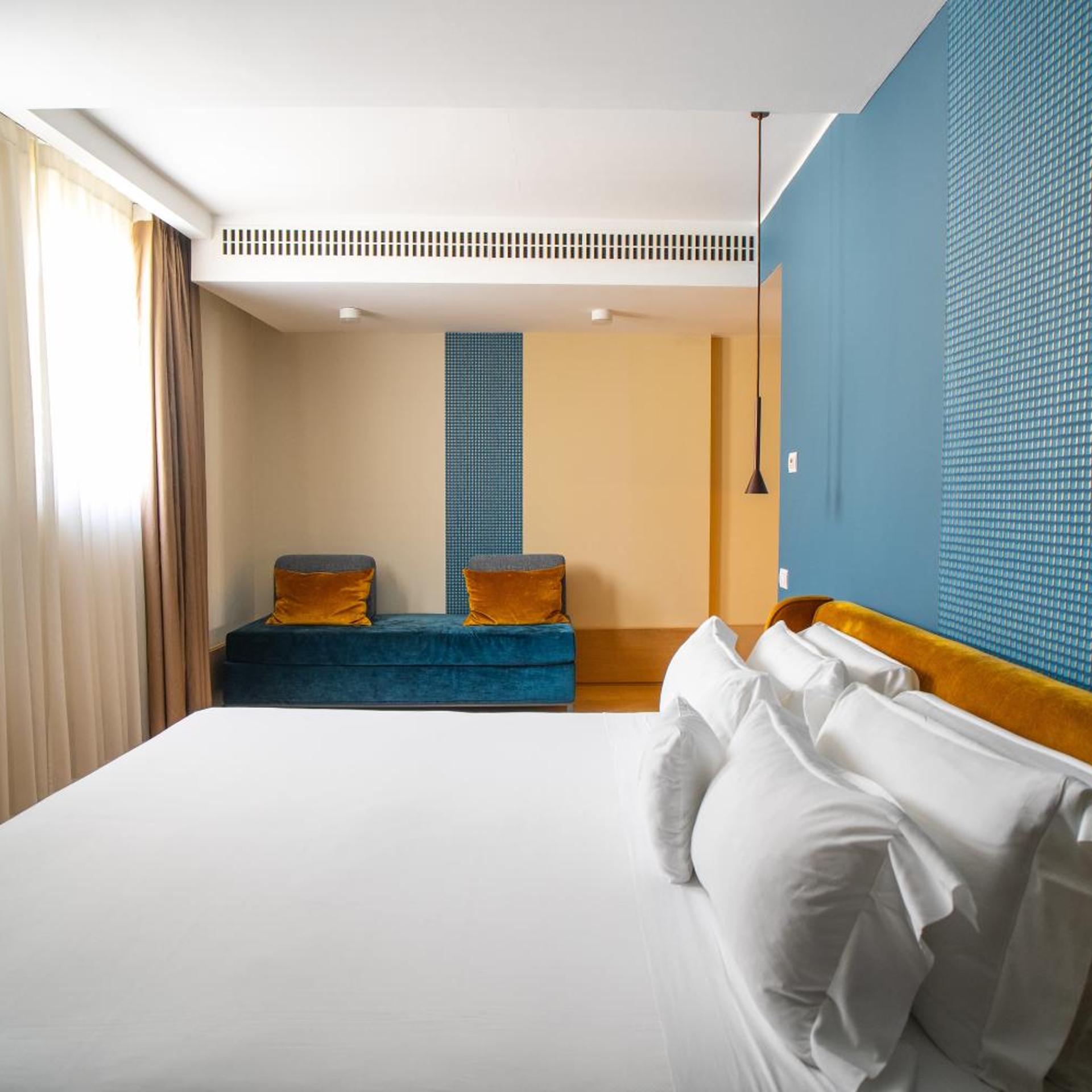 Ambassador, Suite