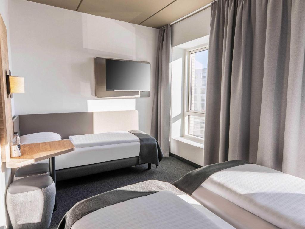 Room, Triple
