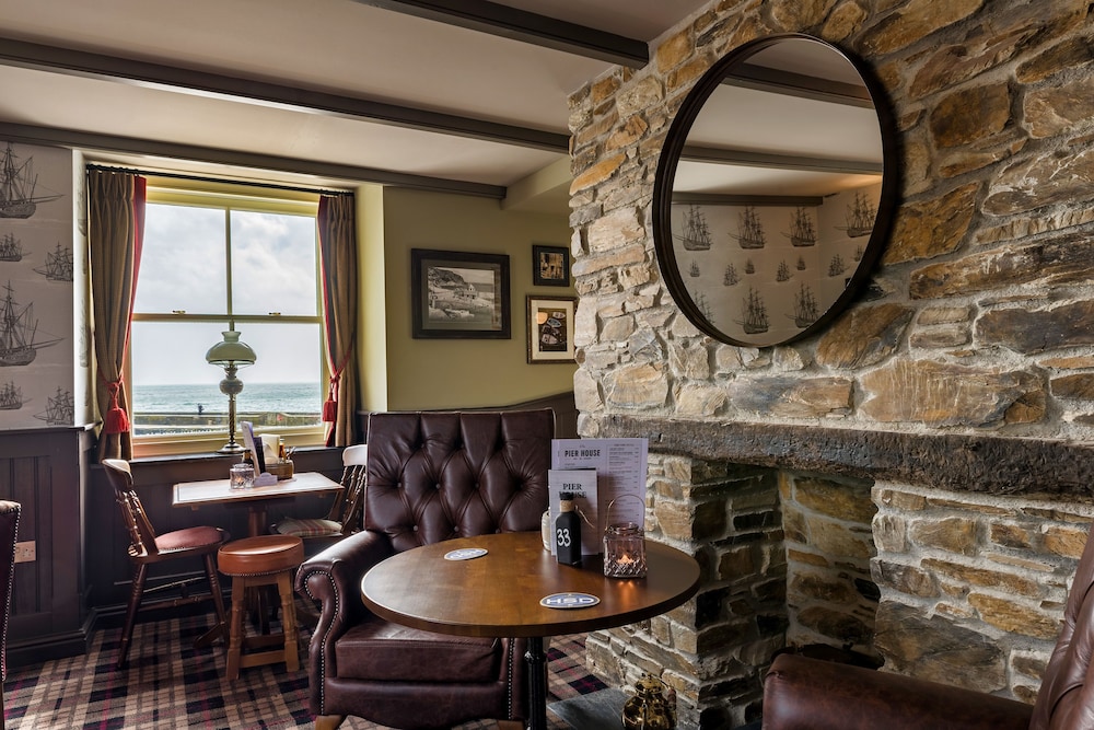 Pier House 26/50