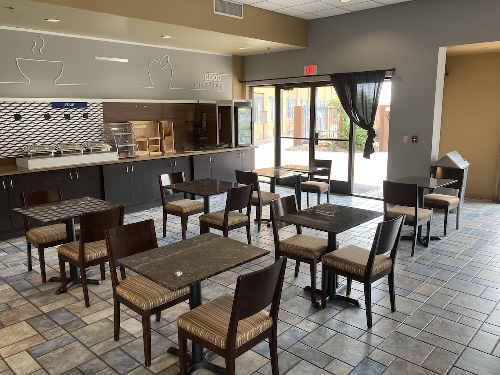 Chandler Hospitality Inn (Holiday Inn Express and Suites Phoenix/Chandler) 20/32
