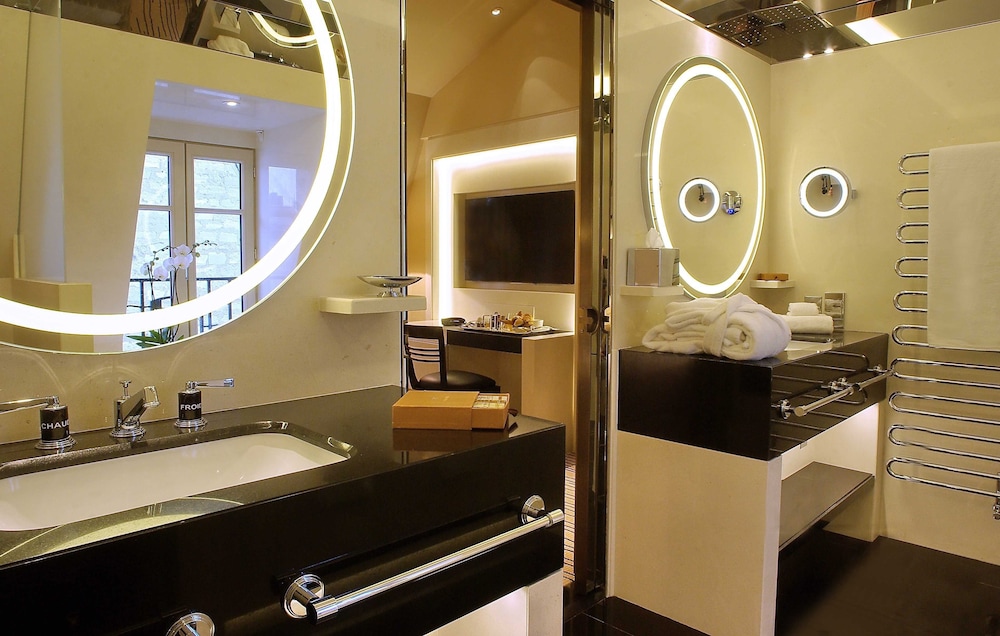 Hotel Montaigne 54/69