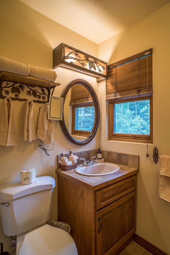 Alpine Village Suites 50/50