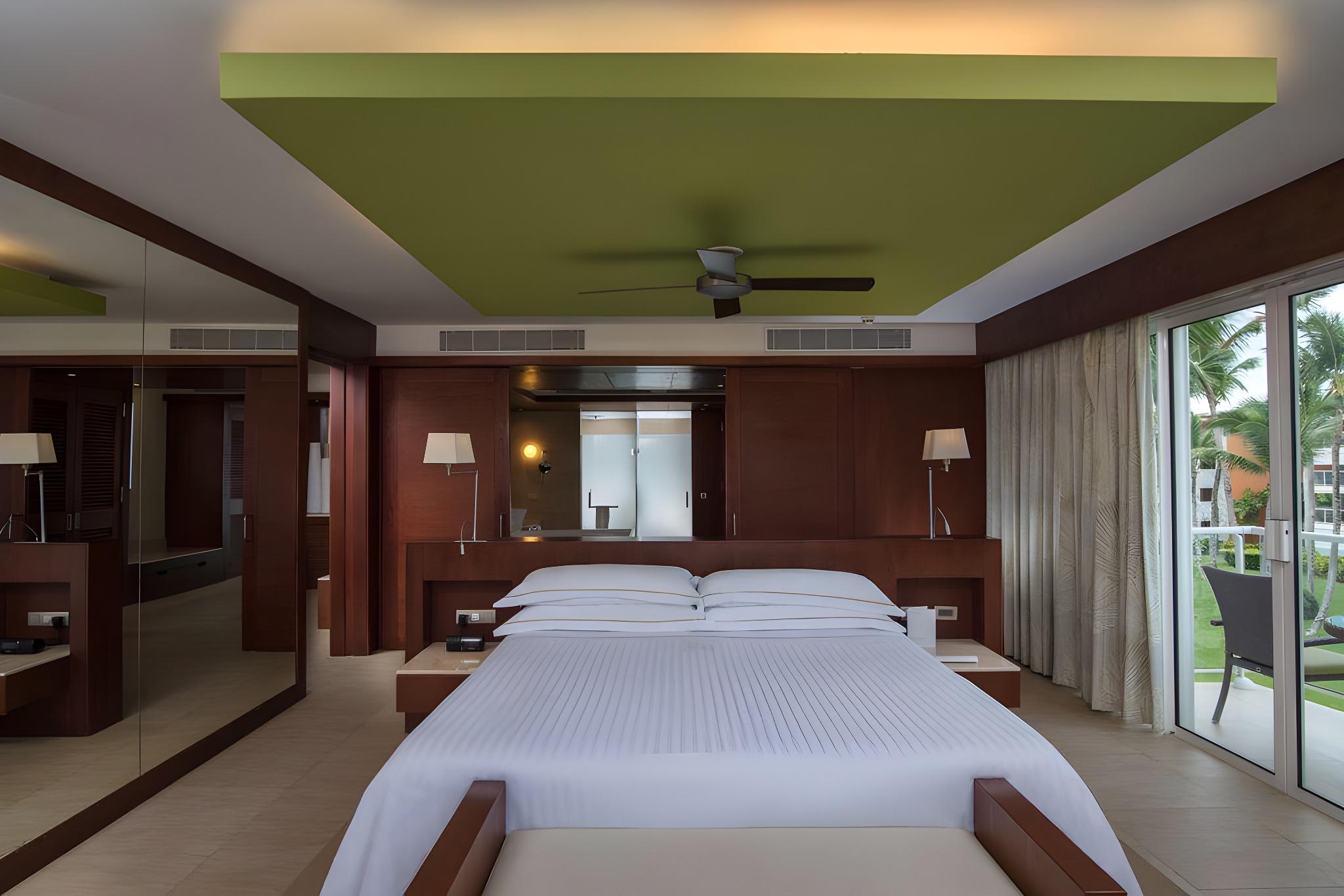 Panoramic, Suite, King Bed, Sea Front, Premium Level