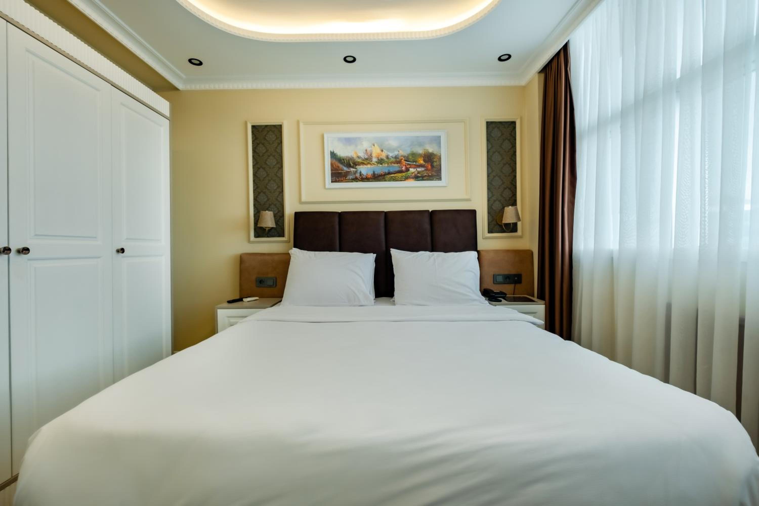 STANDARD, KING BED