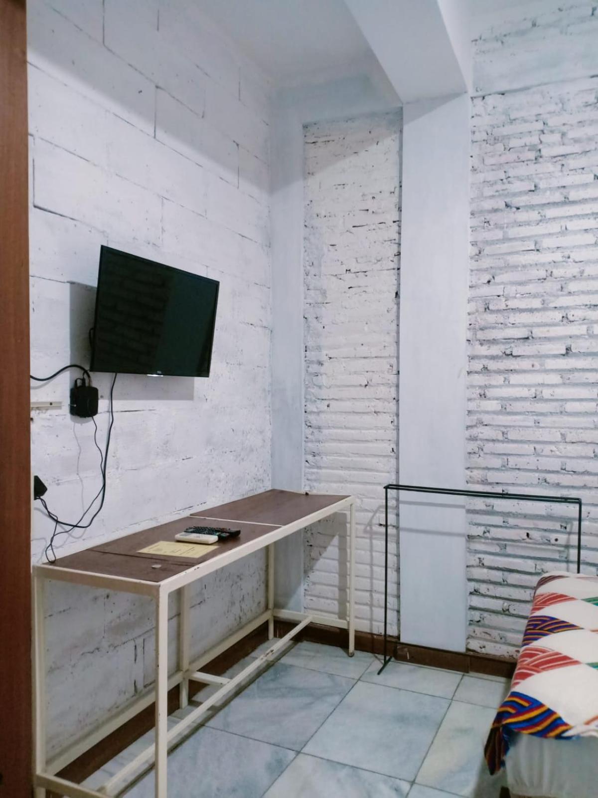 OYO 4016 Tan Jokteng Guest House 42/51