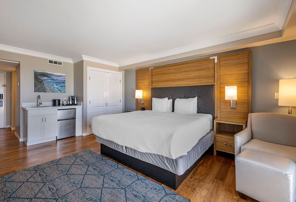 Shore Pavilion, King Bed, Ocean View, Kitchenette
