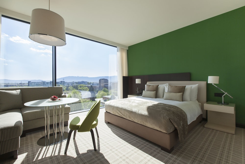Crowne Plaza Geneva 14/82