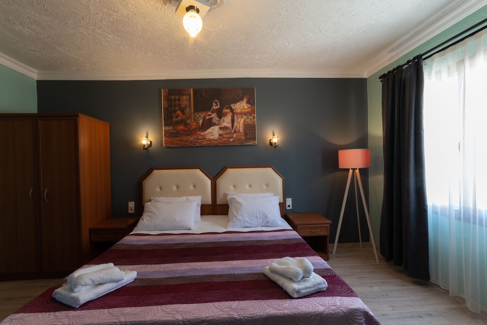 Rebetika Hotel 51/67