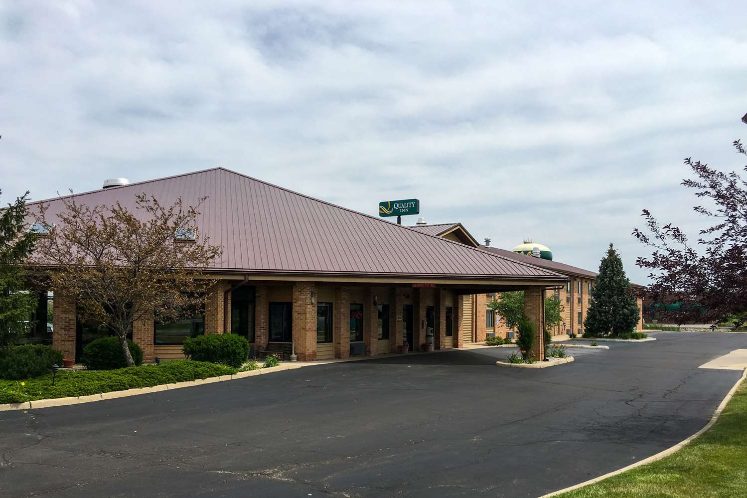 Quality Inn Dundee, MI 3/30
