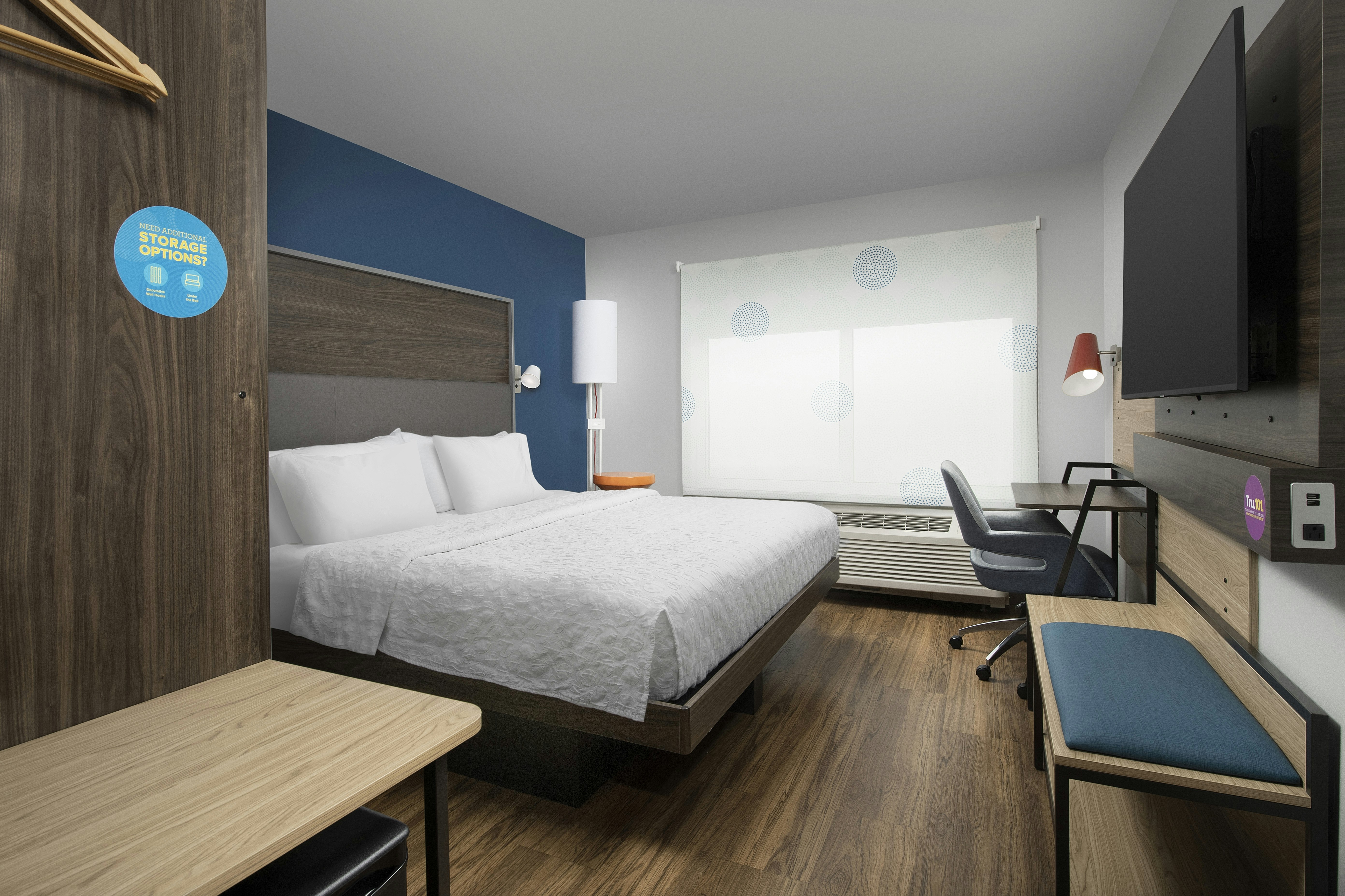 ROOM, KING BED