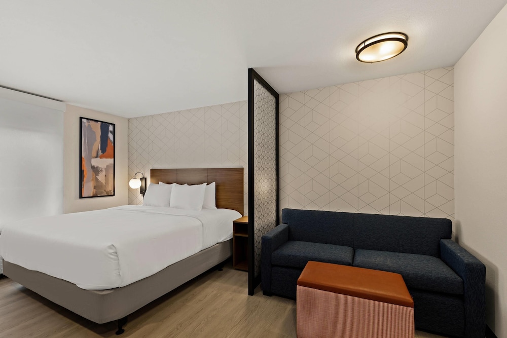 Everhome Suites Denver Airport 16/40