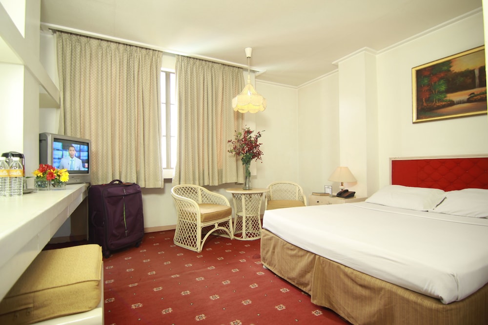ROOM, DOUBLE OR TWIN BED