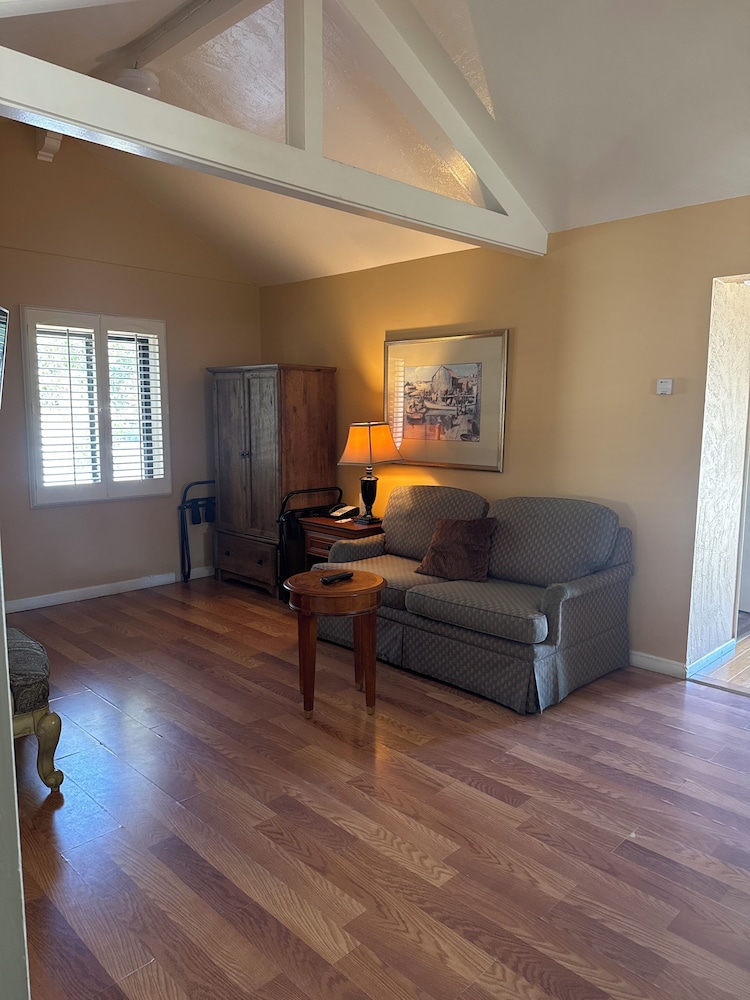 Carmel Resort Inn 50/72