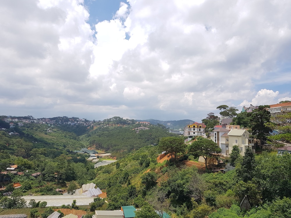 The Luxe Hotel Da Lat 71/76