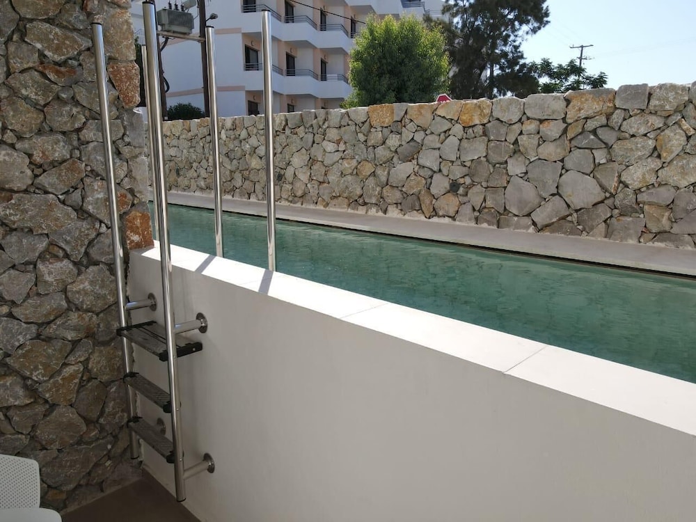 Cabana White Boutique Hotel & Suites 75/80