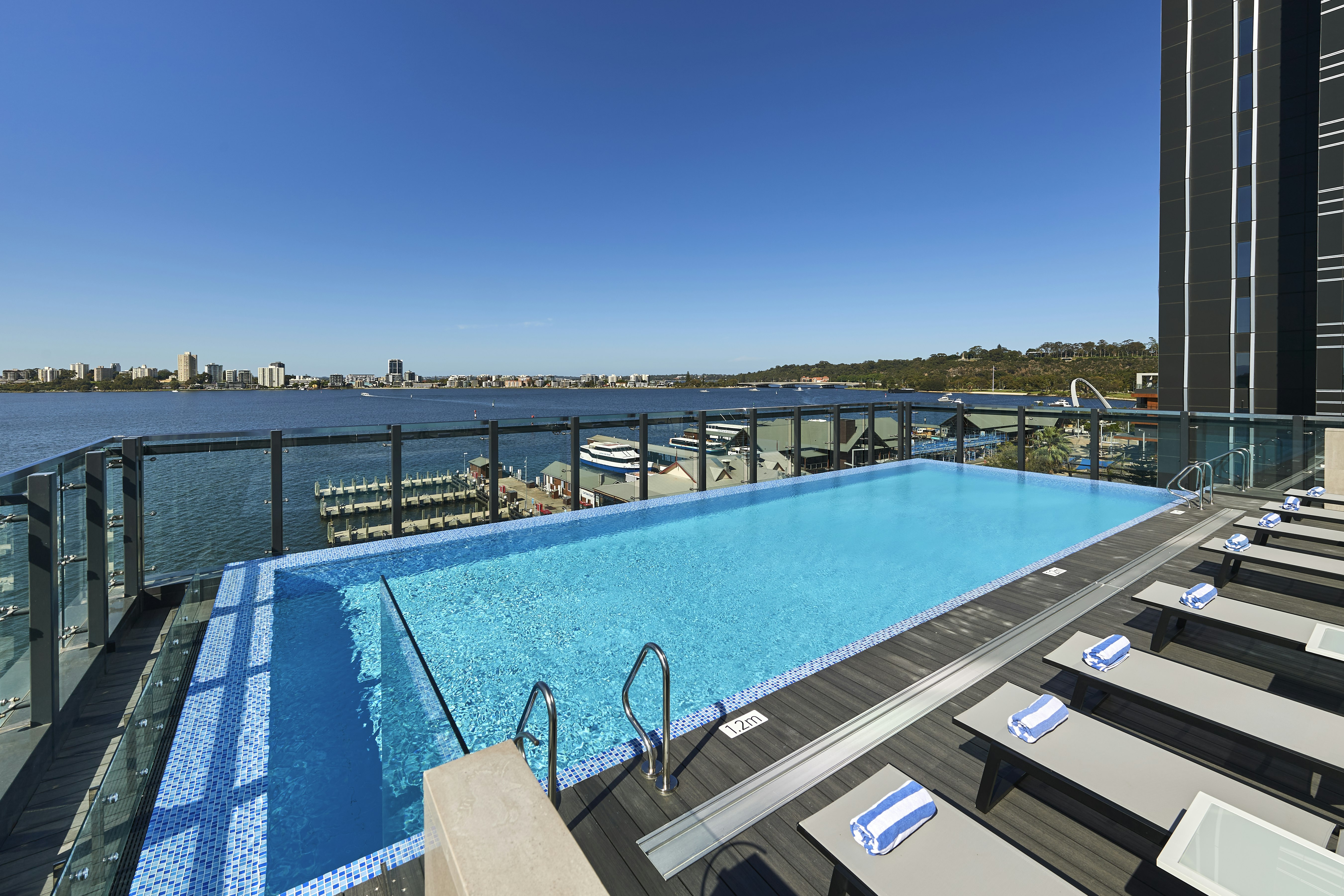 Doubletree By Hilton Perth Waterfront 8/35