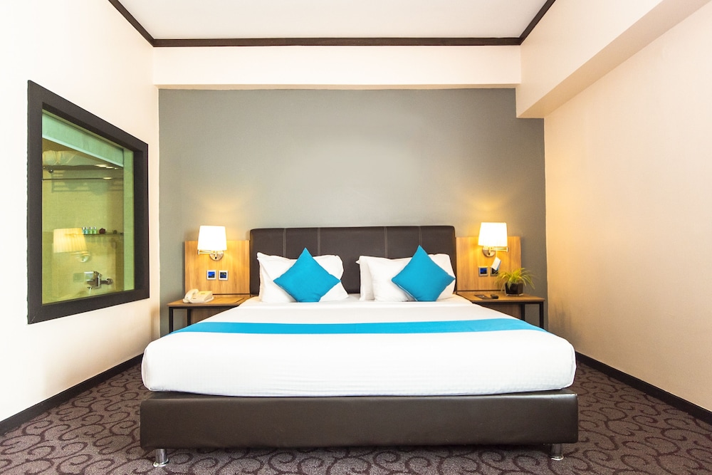 SUPERIOR, DELUXE, KING BED