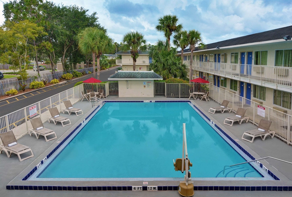 Motel6 Kissimmee, FL - Orlando 59/64