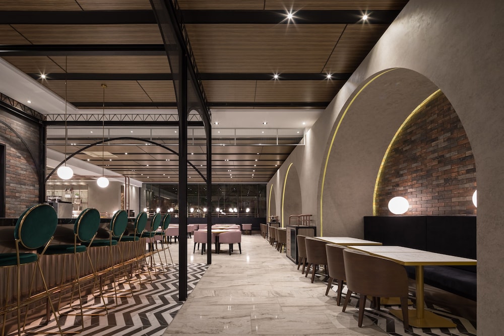 LakeShore Hotel Tainan 56/65