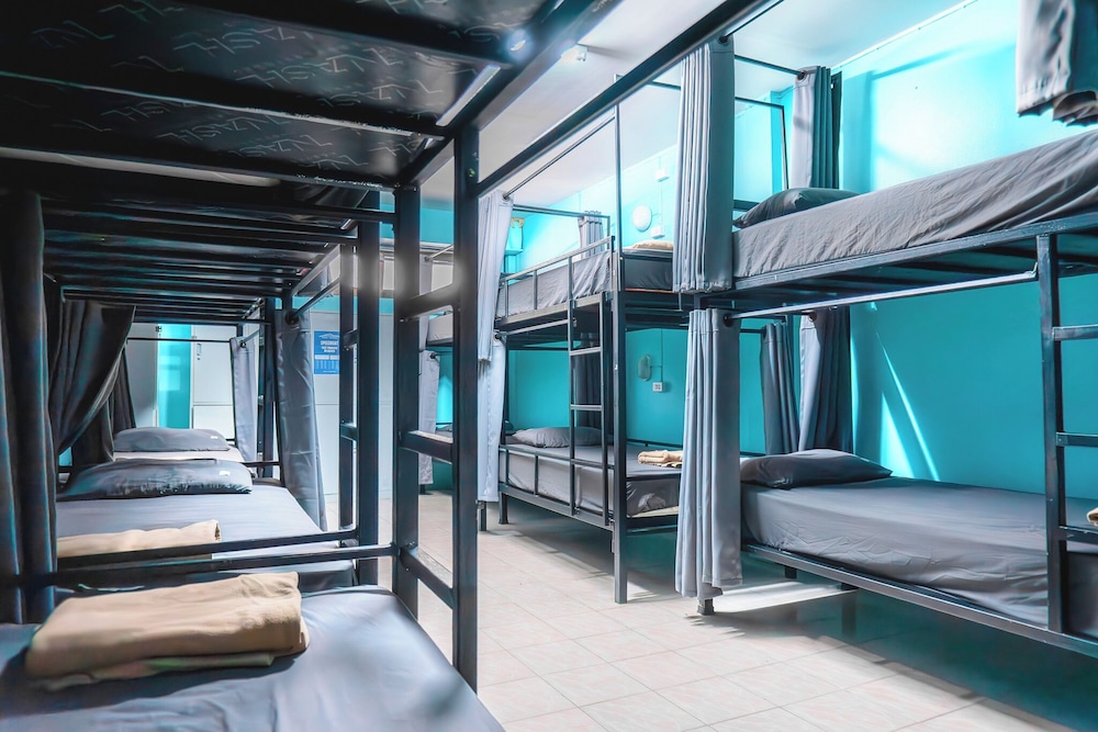Echo Beach Backpackers 25/50