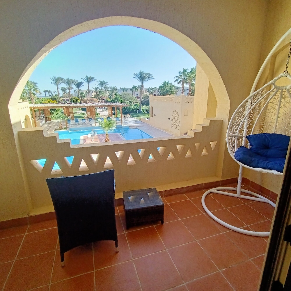 swimming pool spa