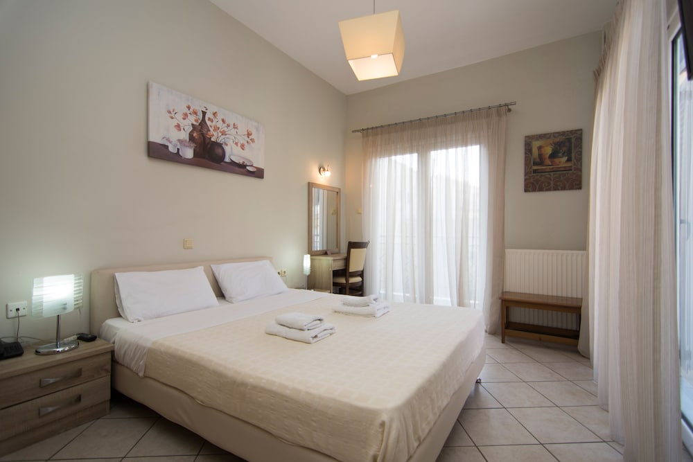 SAN NECTARIOS HOTEL 12/50