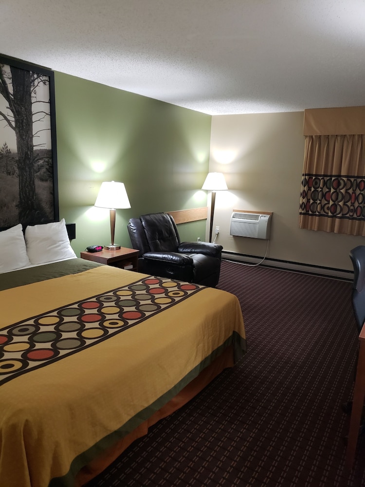 Super 8 by Wyndham Valentine NE 24/63