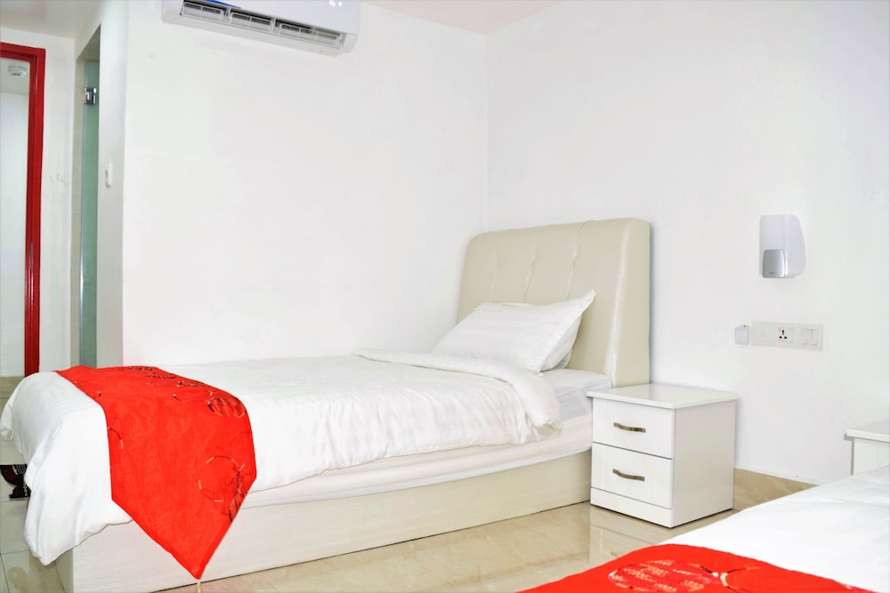 DELUXE, TWIN BEDS