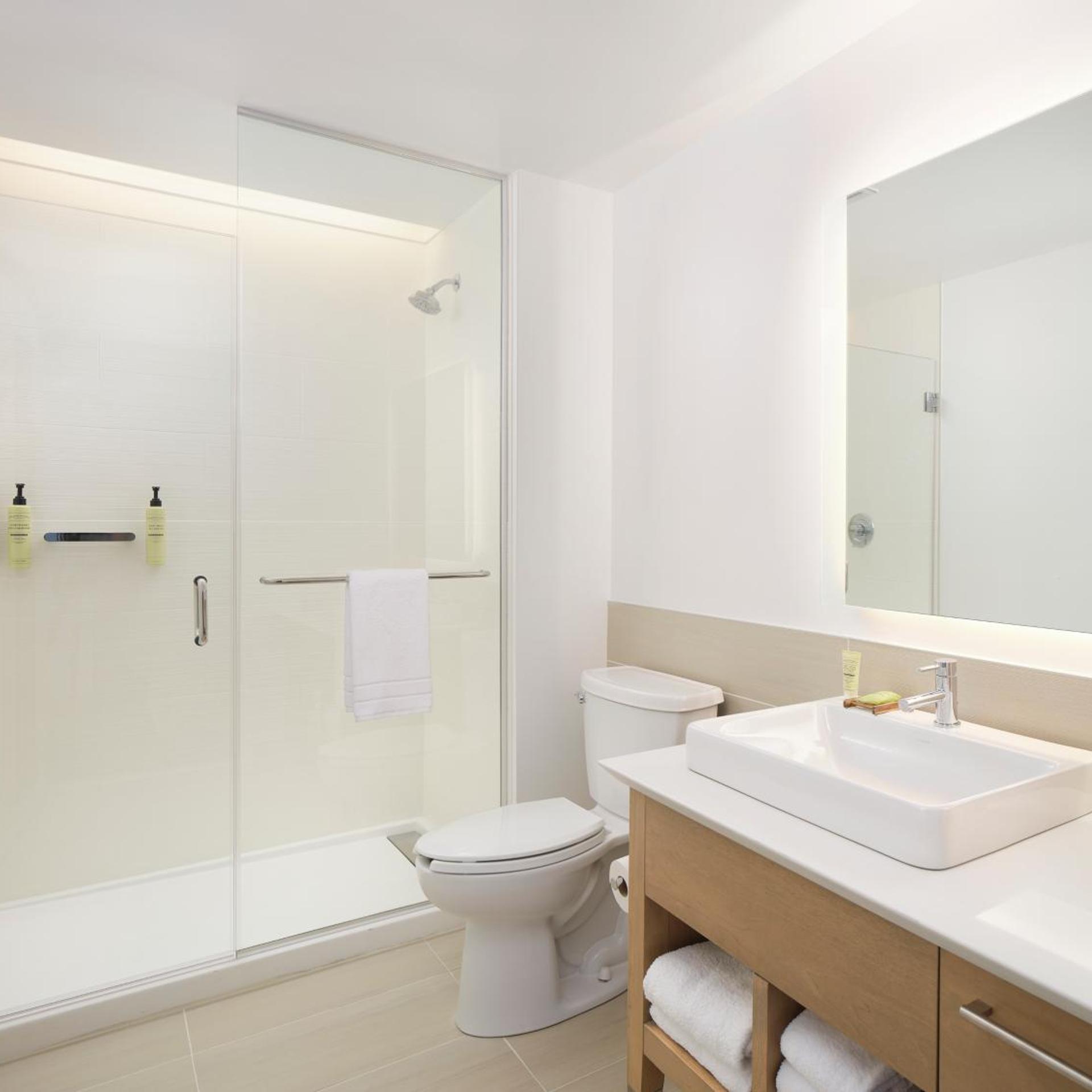 استوديو بسرير كوين، Magnuson Hotel Lenox 3/4