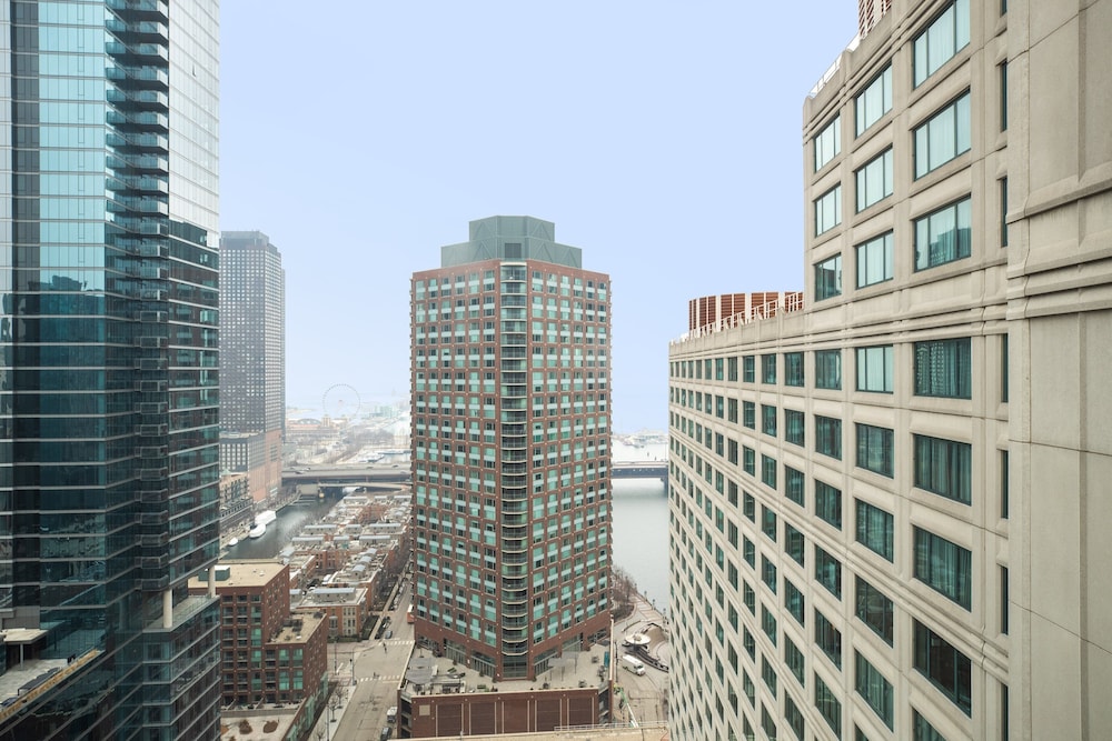 Sheraton Grand Chicago Riverwalk 14/62
