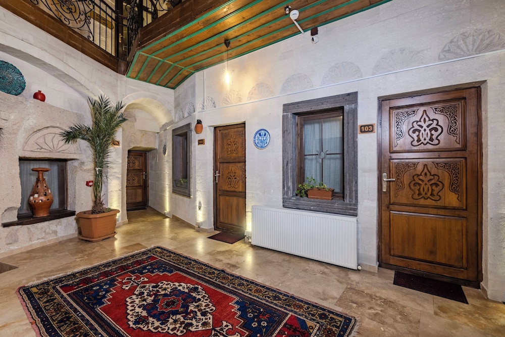 Grand Elite Cave Suites 6/50