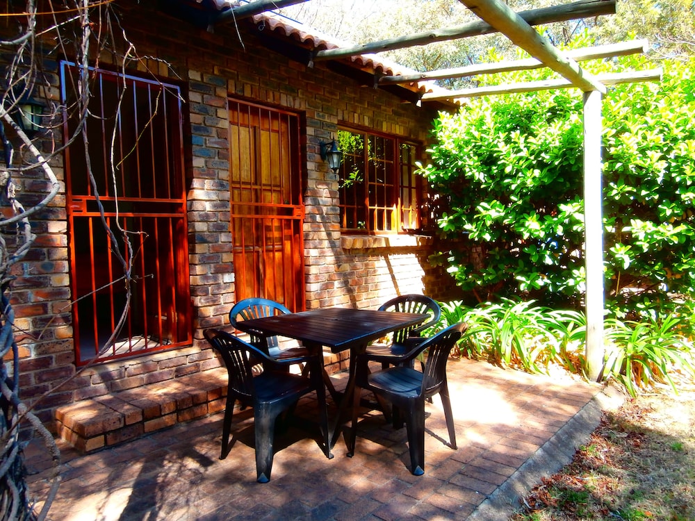 African Footprints Lodge 20/22