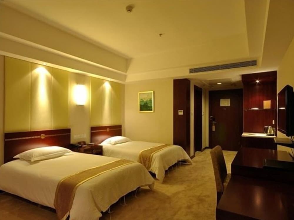 Jinjiang Inn Select Fengxian Baolong Square Canal North Road 7/24