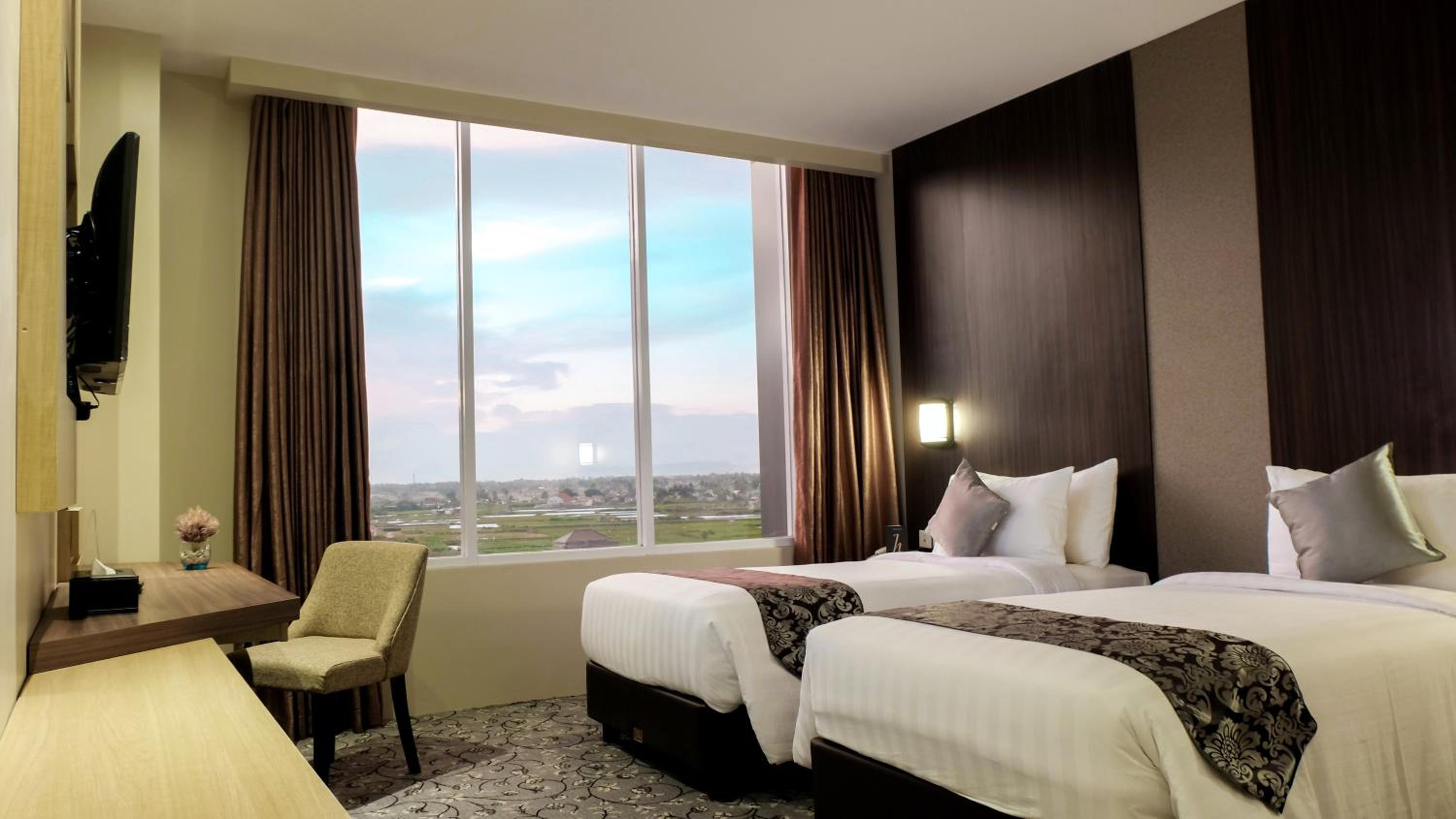 Deluxe, King Bed, Aston Gorontalo Hotel & Convention Center 5/7