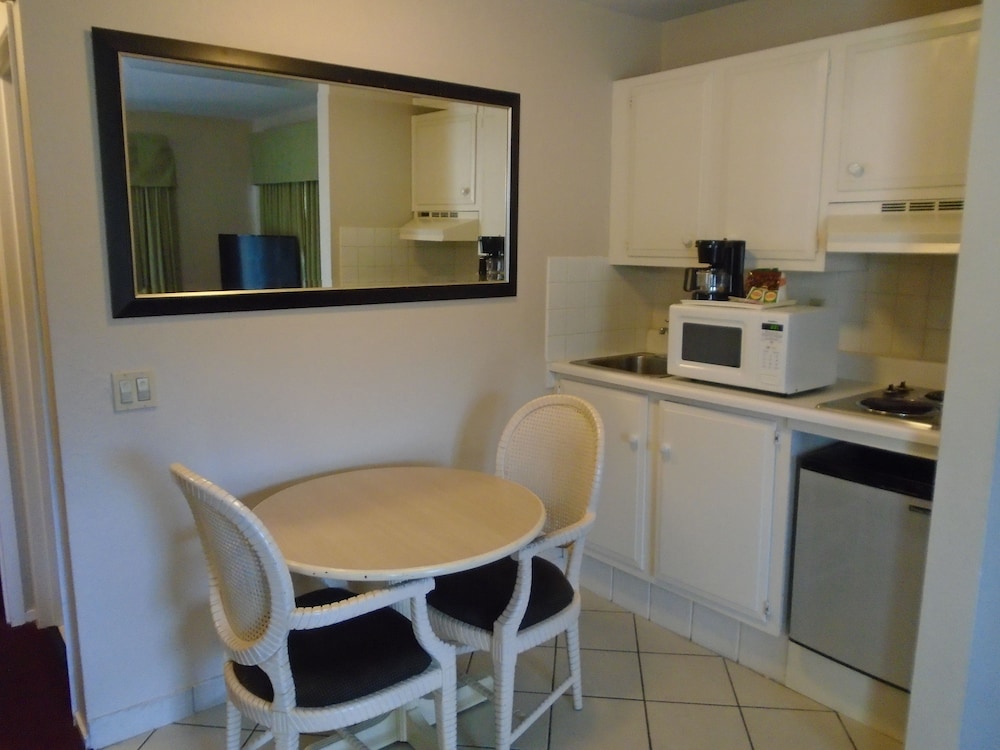 Scottish Fairway Inn 34/37
