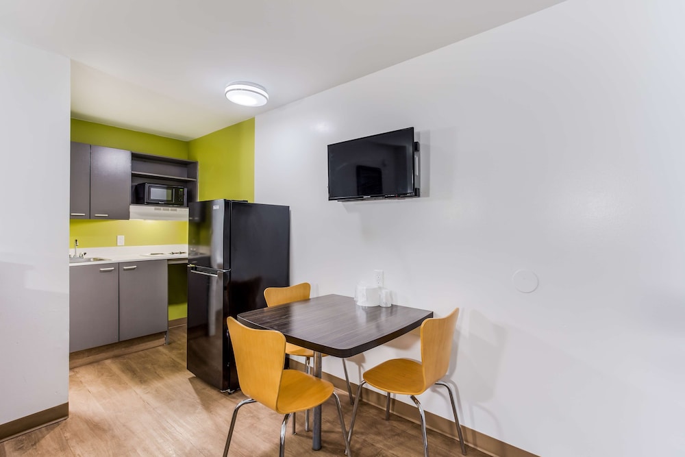 Studio 6 Extended Stay - Jacksonville, FL - South 30/46
