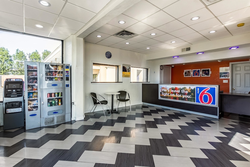 Motel6 Elizabeth, NJ - Newark Liberty Intl Airport 8/45