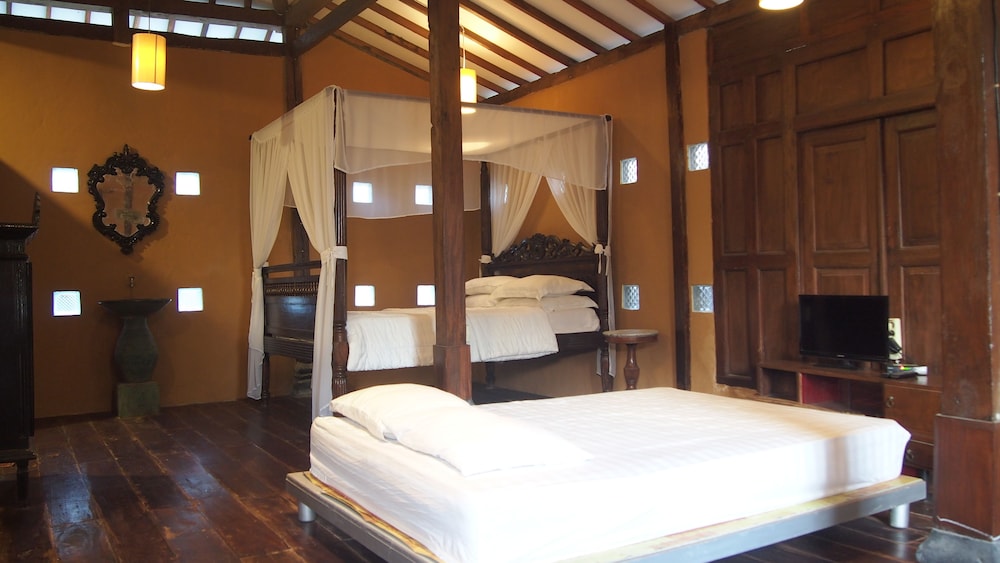 The Riverside Javanese Cottages 13/45