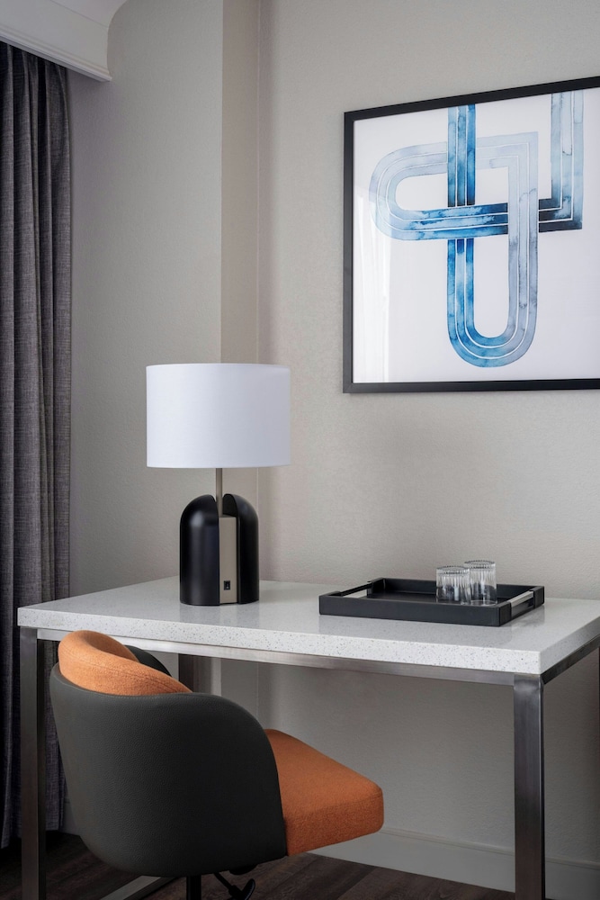 Delta Hotels by Marriott Jacksonville Deerwood 40/52