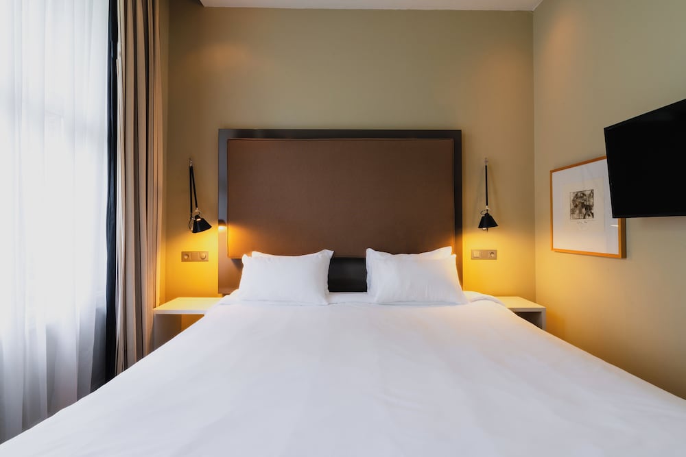 Executive, King Bed, Hotel Roemer 3/10