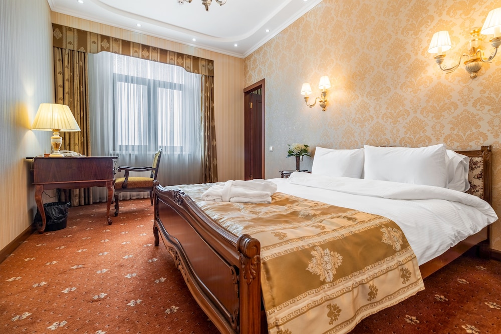 SENIOR, SUITE, KING BED