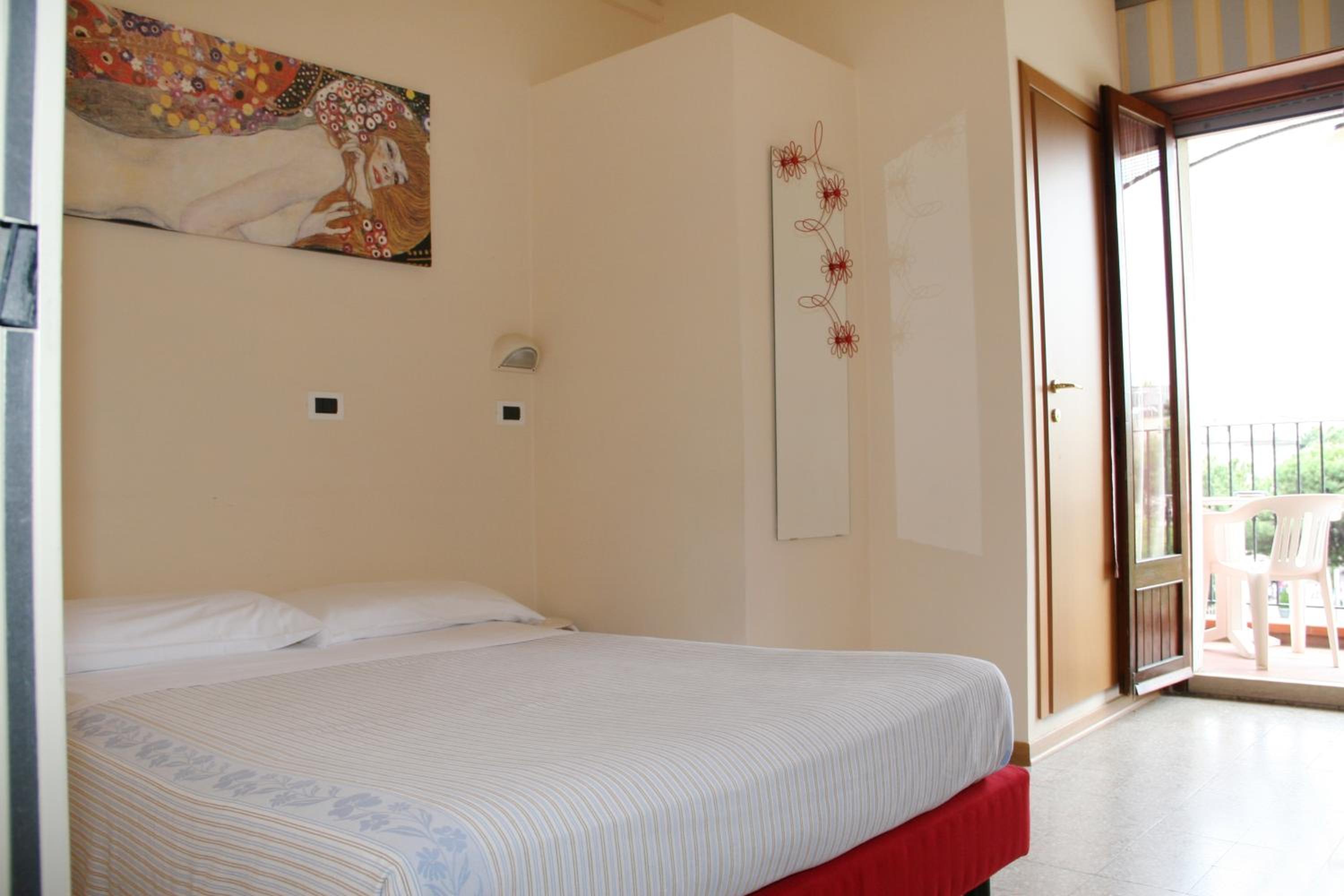 Room, French Bed