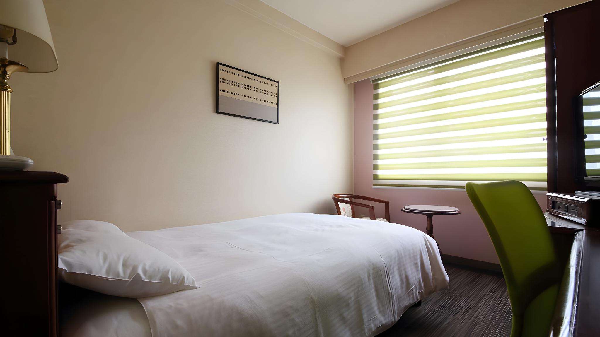 غرفة بسرير مزدوج