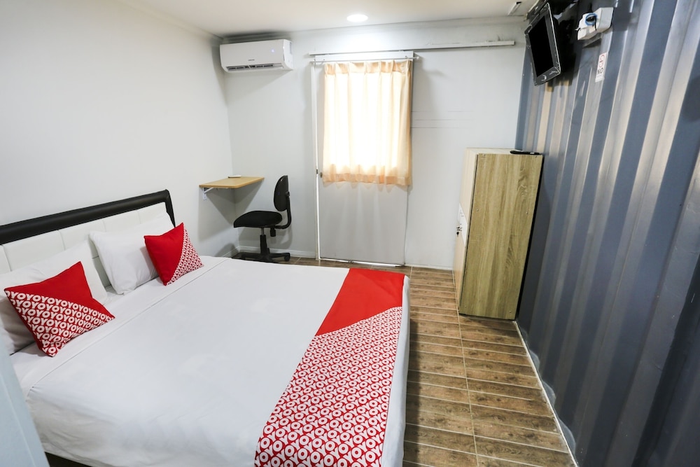 OYO 3300 Nadjara Residence Syariah 6/23