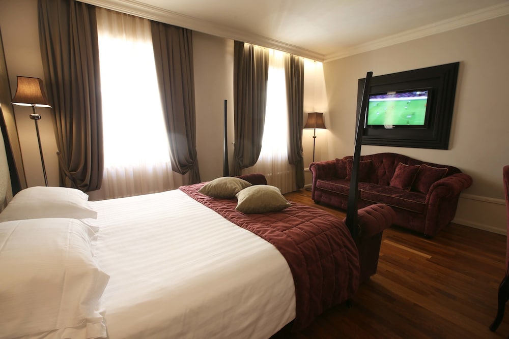 DELUXE, DOUBLE BED