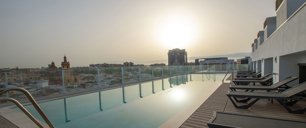 Giralda Center Hotel 34/40